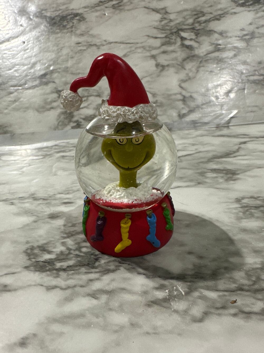 Enesco Grinch snow globe